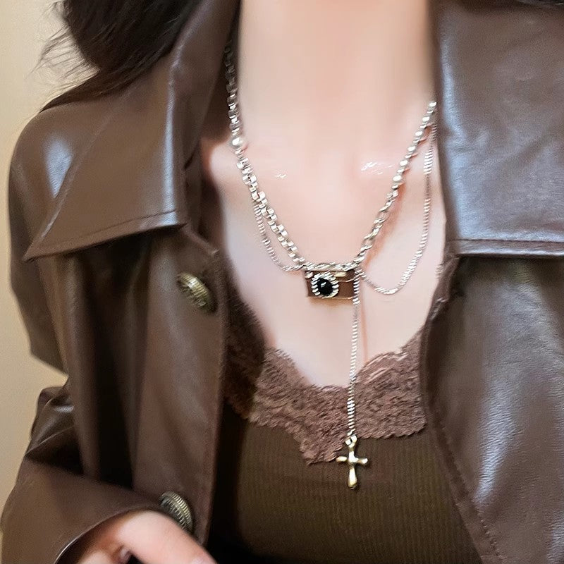 Necklace, women's accessories