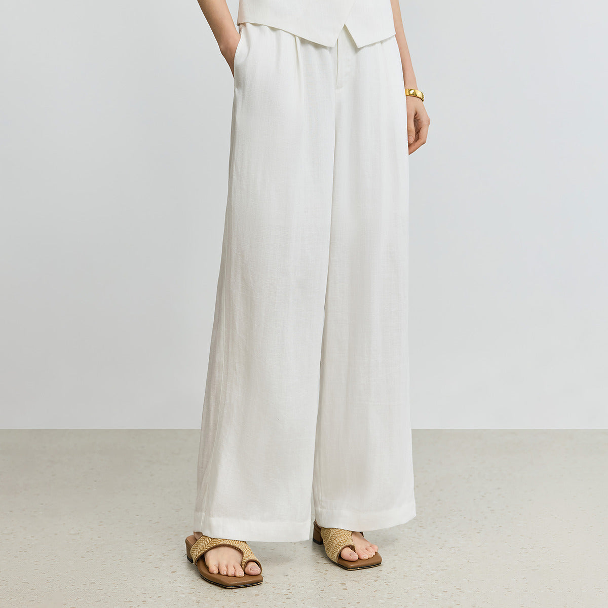 An irregular V-neck casual white vest with a breathable linen design